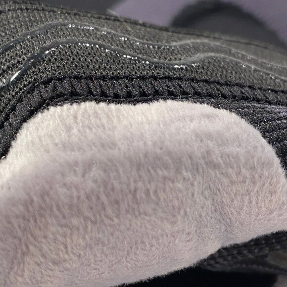 Vive Stabilizing Knee Sleeve, Size Medium in Black and Gray with compression - Picture 8 of 10